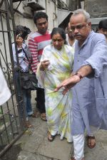 Asha Bhosle at the farewell to photogrpaher Gautam Rajadhyaksha in Mumbai on 13th Sept 2011 (34).JPG